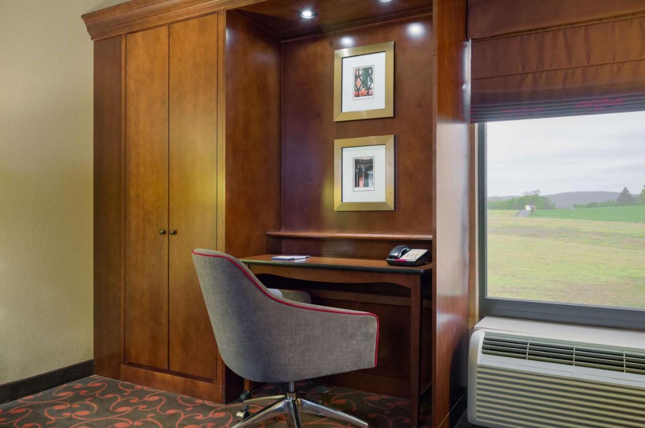 Larkspur Landing Carlisle Hotel Bagian luar foto